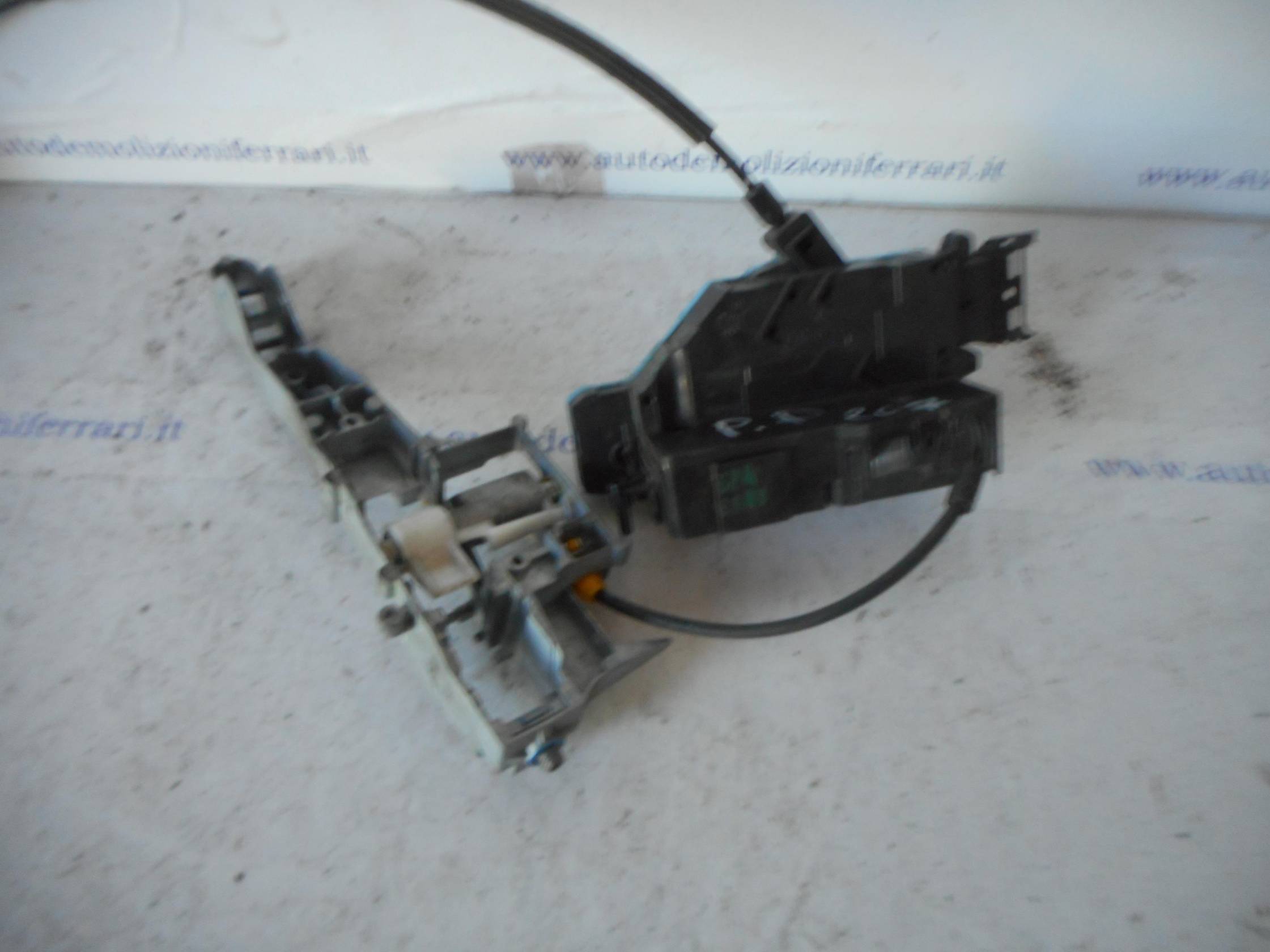 Serratura porta post. dx.